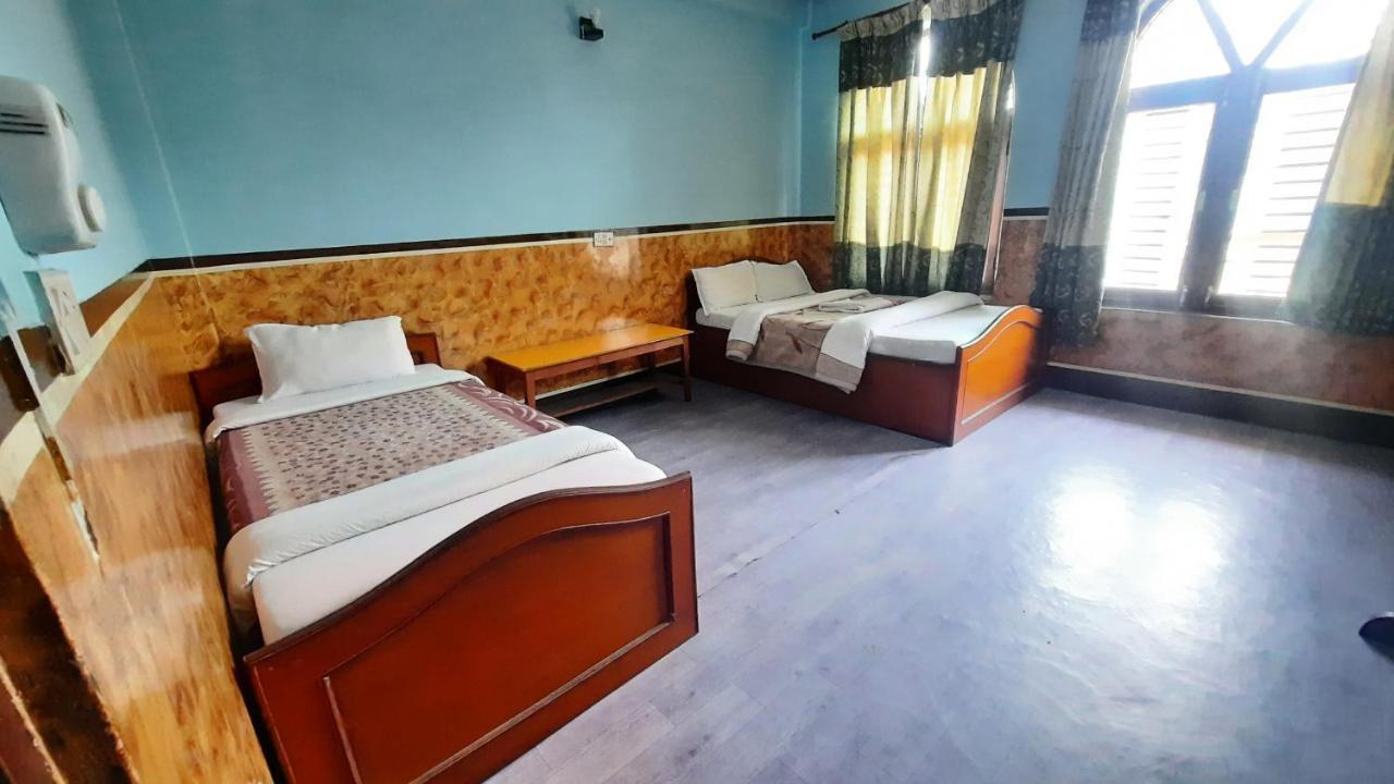 Hotel Lake Garden Pokhara Esterno foto