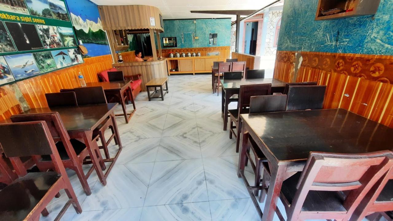Hotel Lake Garden Pokhara Esterno foto