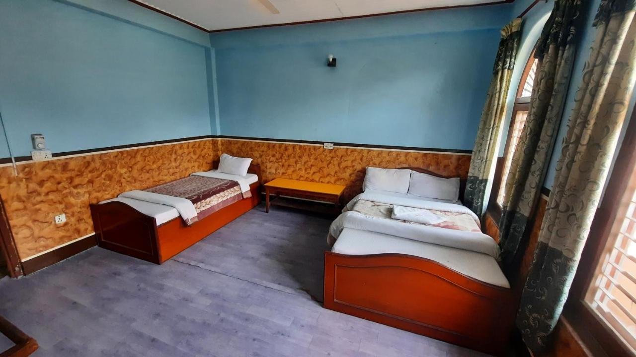 Hotel Lake Garden Pokhara Esterno foto