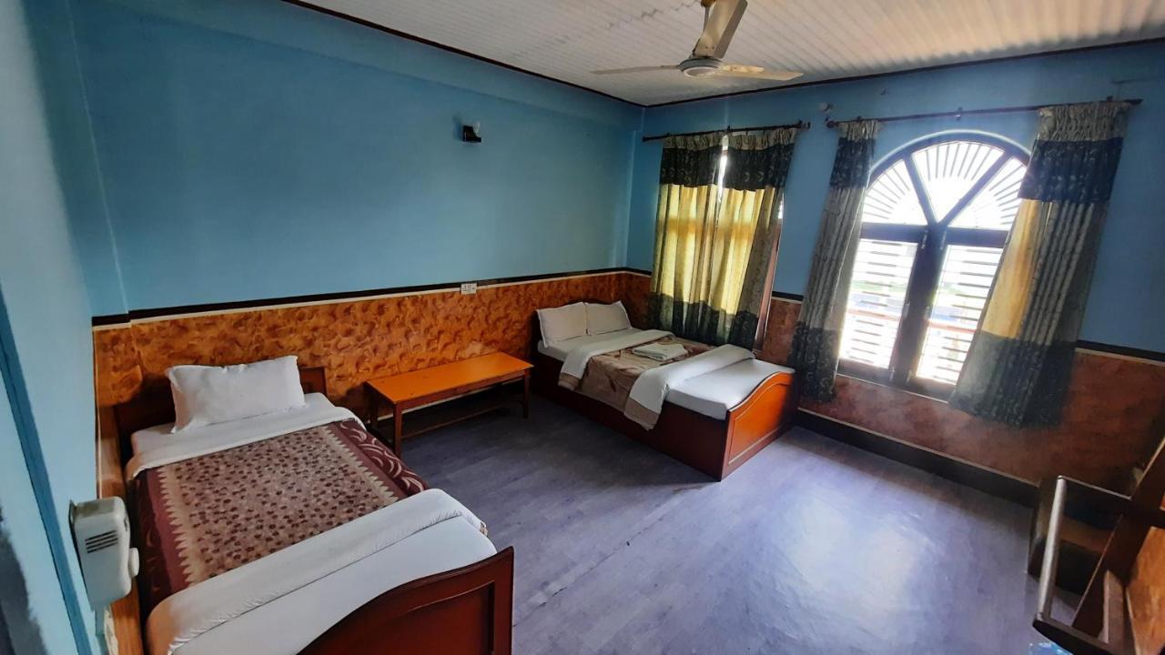 Hotel Lake Garden Pokhara Esterno foto