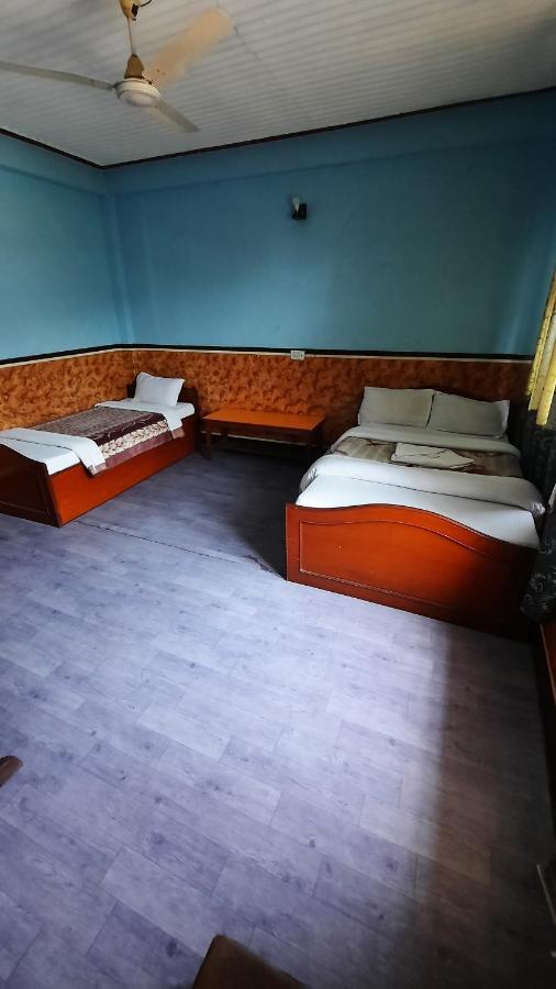 Hotel Lake Garden Pokhara Esterno foto