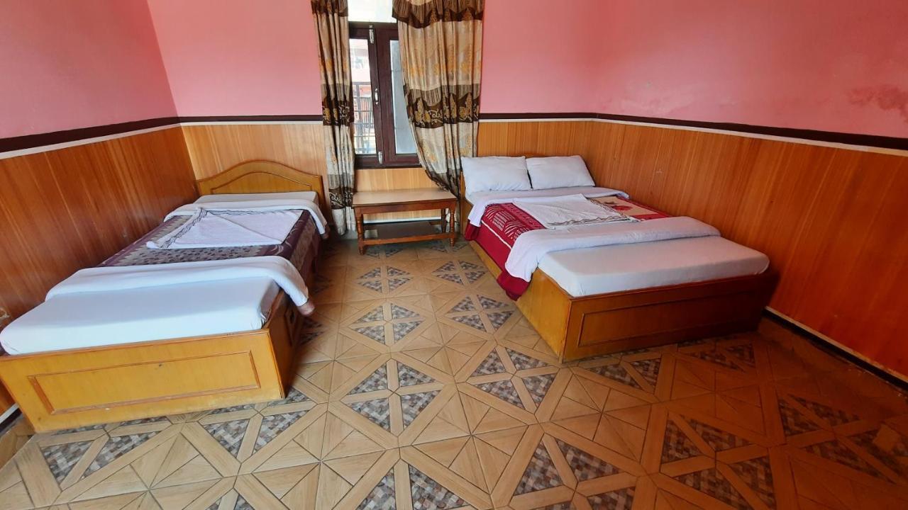 Hotel Lake Garden Pokhara Esterno foto