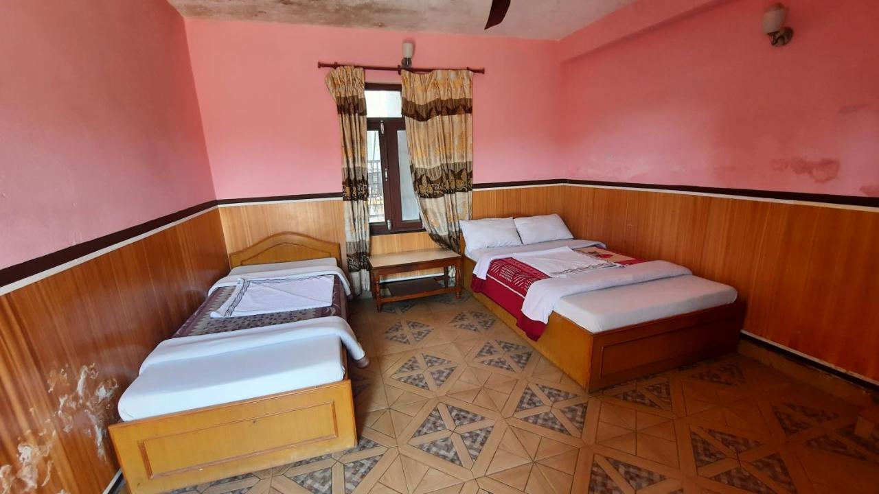 Hotel Lake Garden Pokhara Esterno foto